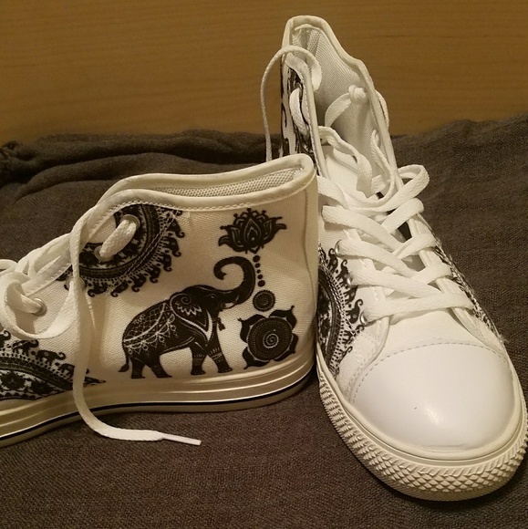 New elephant shoes - Picture 2 of 3